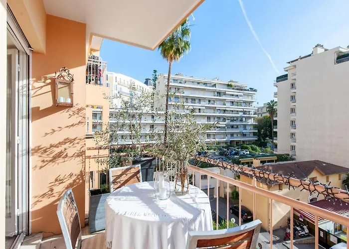 In With Balcony Terrace شقة