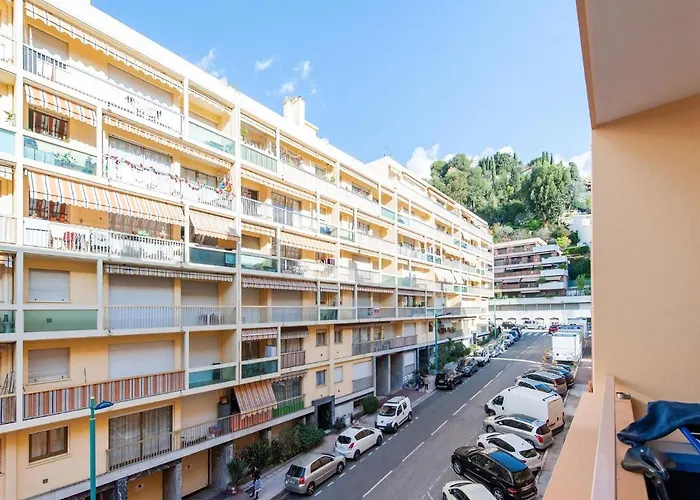 شقة In With Balcony Terrace